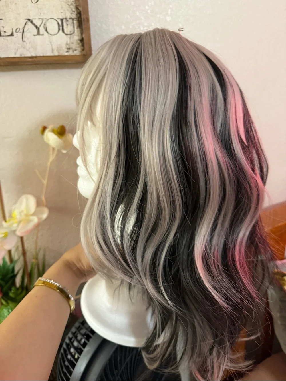 Short Wavy Synthetic Wig with Black, Gray ,,